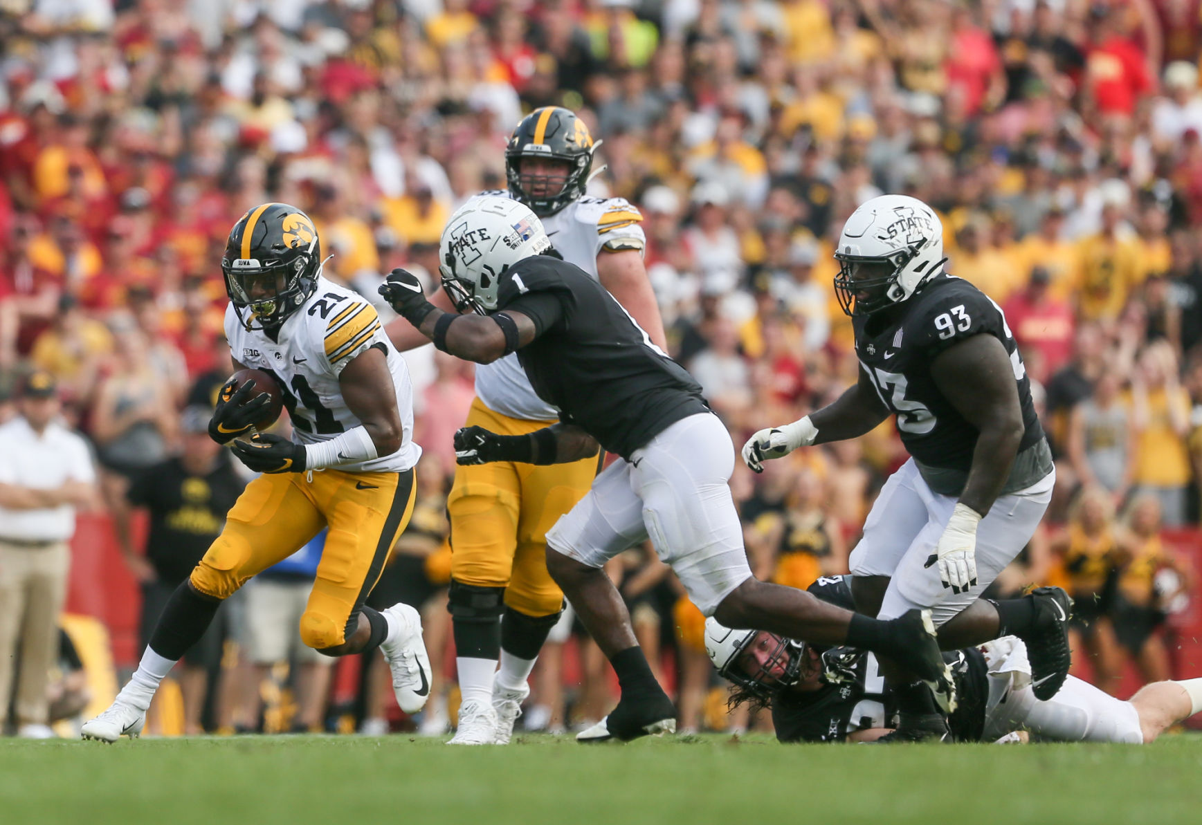 091121-qc-spt-iowa-isu-fball-043